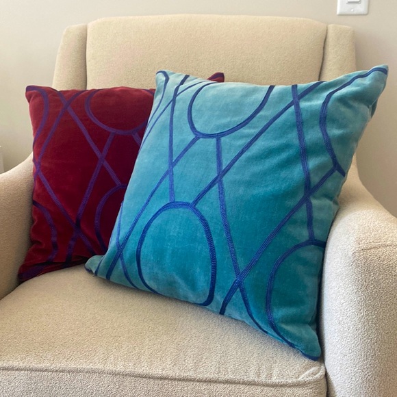 Set of 2 Urban Barn Decorative Pillow covers and pillow inserts - Picture 1 of 9